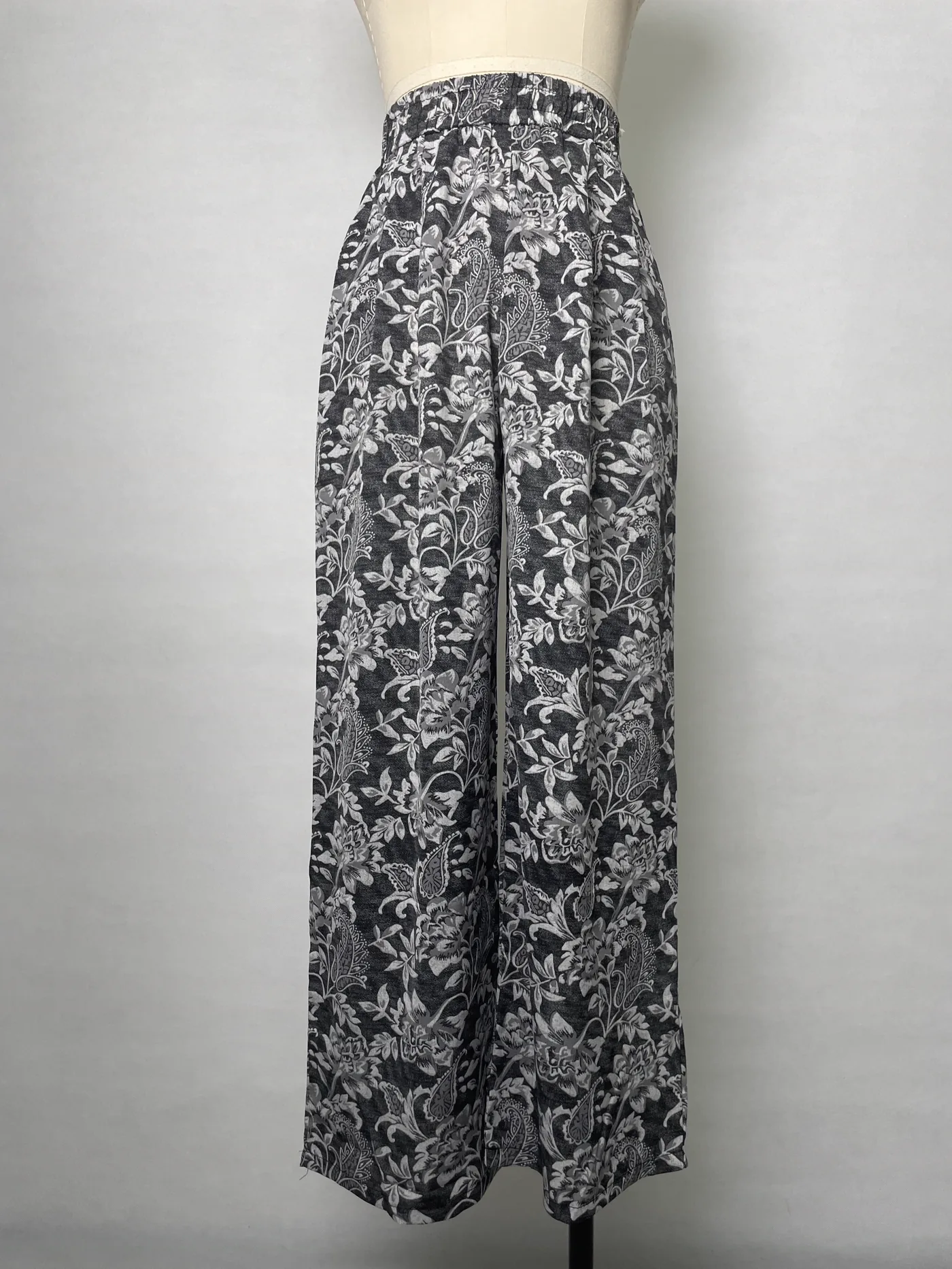 women bottoms and jumpsuits manufacturing sample 12